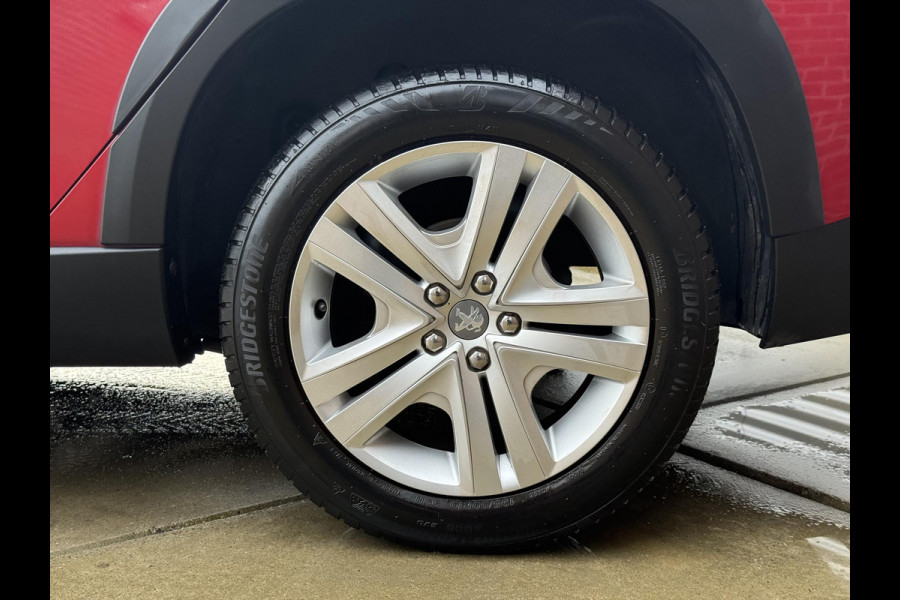 Peugeot 2008 1.2 PureTech Signature Navi,Apple Carplay,Airco,Cruise,Trekhaak,PDC,Distributie riem v.v. 2025,N.A.P,APK tot 03-2027