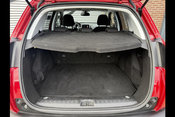 Peugeot 2008 1.2 PureTech Signature Navi,Apple Carplay,Airco,Cruise,Trekhaak,PDC,Distributie riem v.v. 2025,N.A.P,APK tot 03-2027