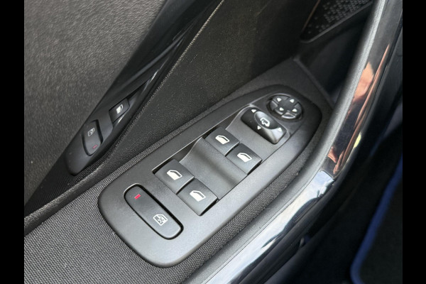 Peugeot 2008 1.2 PureTech Signature Navi,Apple Carplay,Airco,Cruise,Trekhaak,PDC,Distributie riem v.v. 2025,N.A.P,APK tot 03-2027