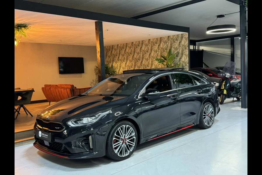 Kia ProCeed 1.6 T-GDI GT Garantie Trekhaak Pano Memory Camera Carplay StuurVW StoelVW Blindspot Elek Achterklep Navi Led Rijklaar