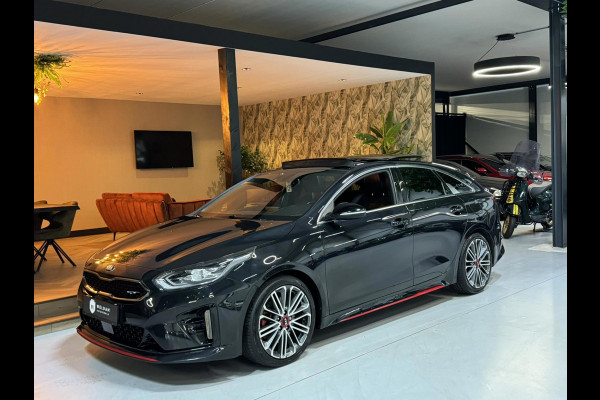 Kia ProCeed 1.6 T-GDI GT Garantie Trekhaak Pano Memory Camera Carplay StuurVW StoelVW Blindspot Elek Achterklep Navi Led Rijklaar