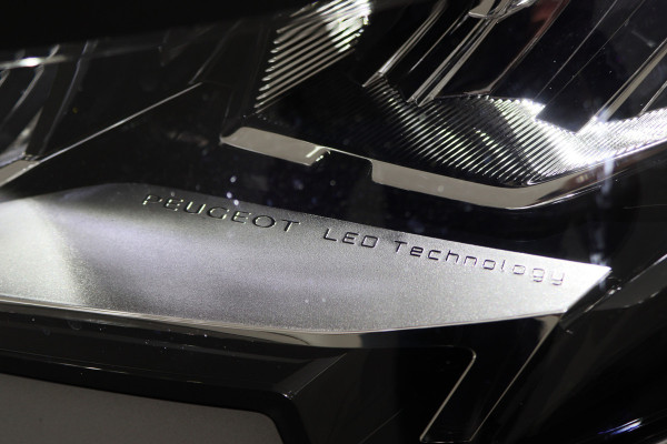 Peugeot 3008 1.6 HYbrid 225 Allure Pack Business Virtual Cockpit, ACC, Camera, Apple Carplay, DAB, LED, 19"