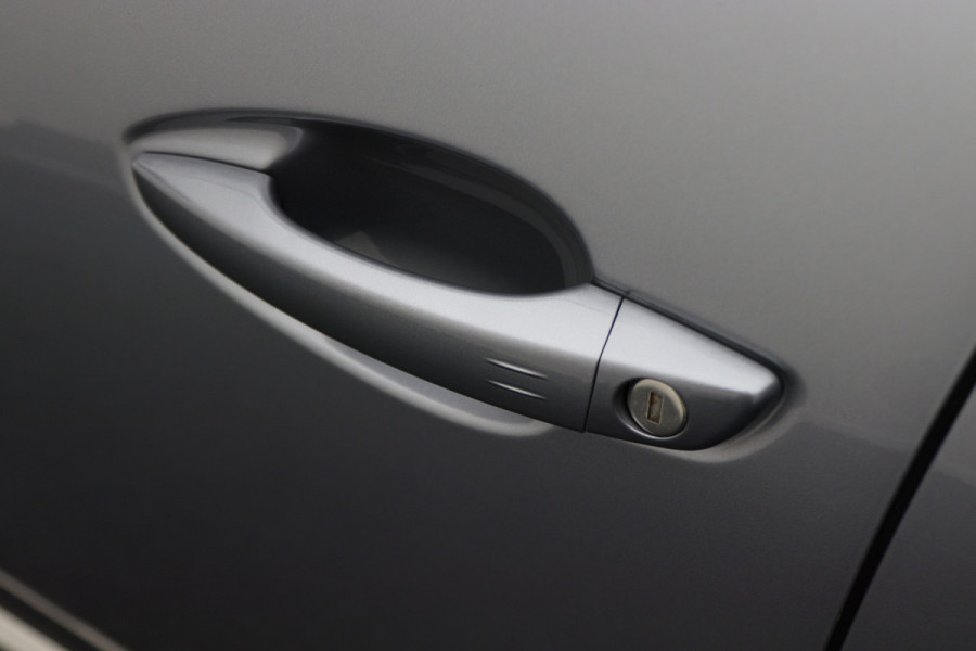 Peugeot 3008 1.6 HYbrid 225 Allure Pack Business Virtual Cockpit, ACC, Camera, Apple Carplay, DAB, LED, 19"