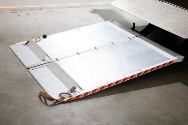 Ford Transit 350 2.0 TDCI 130pk L2H2 Trend Airco Easy Acces Laadklep 500kg 03-2022