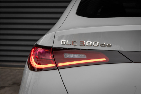 Mercedes-Benz GLC Coupé 300de 4MATIC AMG Line Alpingrau - Luchtvering