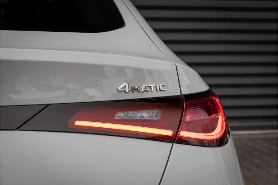 Mercedes-Benz GLC Coupé 300de 4MATIC AMG Line Alpingrau - Luchtvering