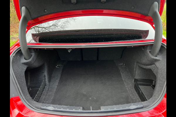 BMW 3 Serie 318i Edition M Sport Shadow High Executive | Schuif/kanteldak + Lederbekleding + DAB + Navi Nu € 24.950,-!!!