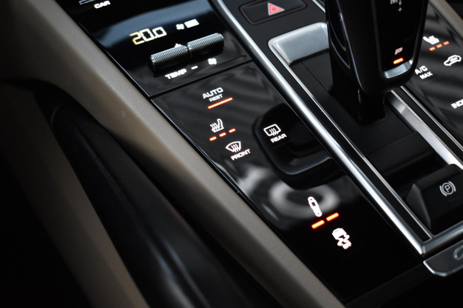 Porsche Cayenne 3.0 E-Hybrid 462pk Sport Chrono | Pano | Trekhaak | 360 Camera | Bose | Stuurverwarming | Luchtvering | Orig. NL |