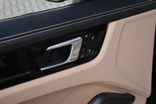 Porsche Cayenne 3.0 E-Hybrid 462pk Sport Chrono | Pano | Trekhaak | 360 Camera | Bose | Stuurverwarming | Luchtvering | Orig. NL |