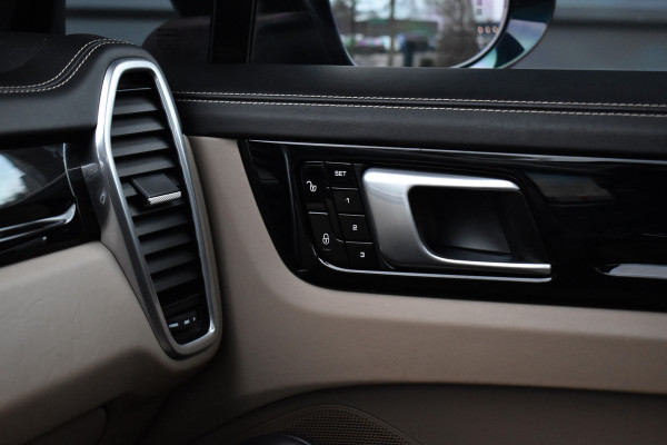 Porsche Cayenne 3.0 E-Hybrid 462pk Sport Chrono | Pano | Trekhaak | 360 Camera | Bose | Stuurverwarming | Luchtvering | Orig. NL |
