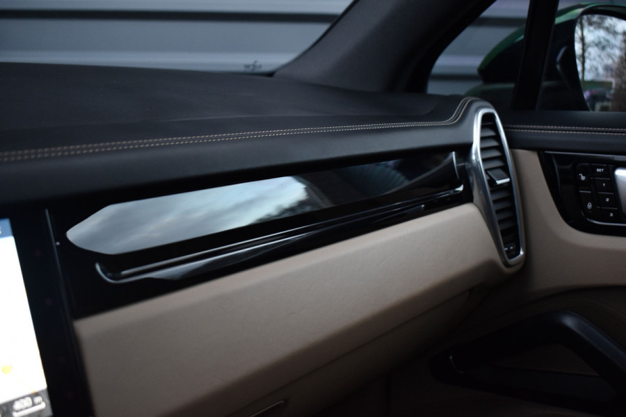 Porsche Cayenne 3.0 E-Hybrid 462pk Sport Chrono | Pano | Trekhaak | 360 Camera | Bose | Stuurverwarming | Luchtvering | Orig. NL |