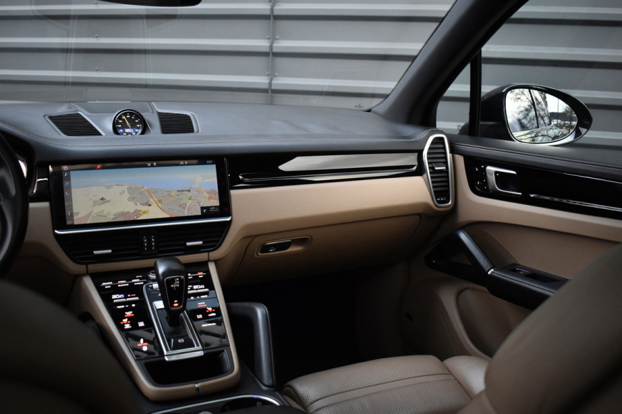 Porsche Cayenne 3.0 E-Hybrid 462pk Sport Chrono | Pano | Trekhaak | 360 Camera | Bose | Stuurverwarming | Luchtvering | Orig. NL |