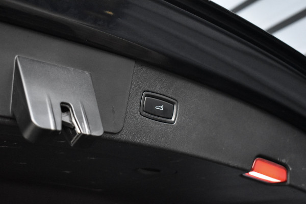 Porsche Cayenne 3.0 E-Hybrid 462pk Sport Chrono | Pano | Trekhaak | 360 Camera | Bose | Stuurverwarming | Luchtvering | Orig. NL |