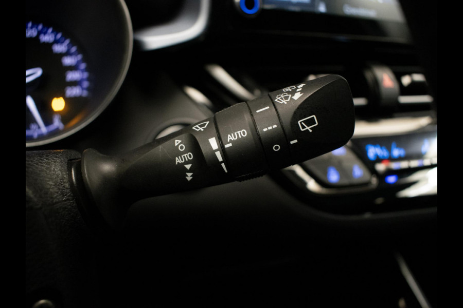 Toyota C-HR 1.8 Hybrid Dynamic (CARPLAY,NAVI,CAMERA,LED,CRUISE,CLIMATE,SPORTSTOELEN,GETINT,NETTESTAAT)