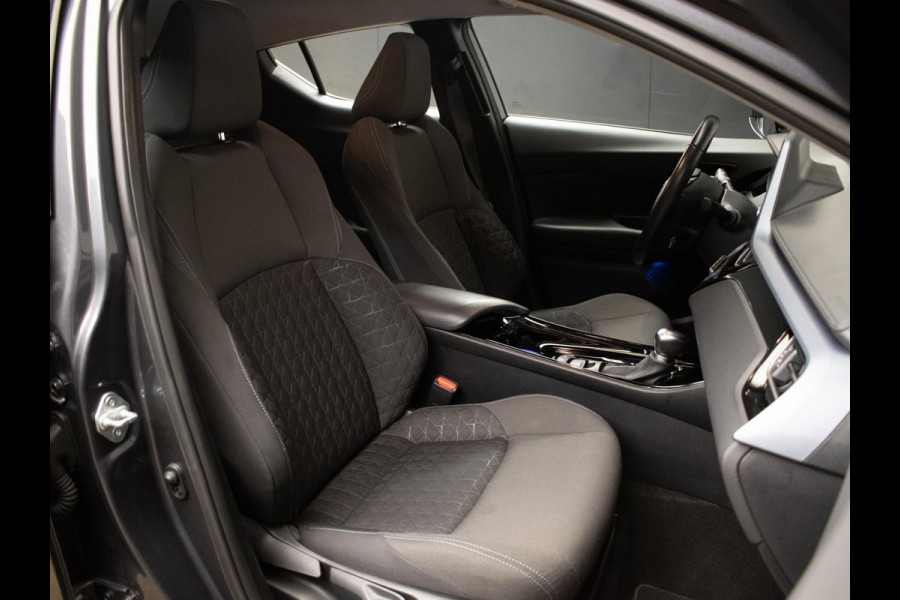 Toyota C-HR 1.8 Hybrid Dynamic (CARPLAY,NAVI,CAMERA,LED,CRUISE,CLIMATE,SPORTSTOELEN,GETINT,NETTESTAAT)