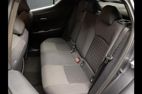 Toyota C-HR 1.8 Hybrid Dynamic (CARPLAY,NAVI,CAMERA,LED,CRUISE,CLIMATE,SPORTSTOELEN,GETINT,NETTESTAAT)