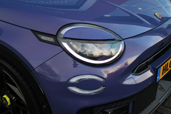 Abarth 600e SCORPIONISSIMA 280PK 54 kWh | SABELT PERFROMANCE SPORTOELEN/BEKLEDING | ENGINE SOUND GENERATOR | PACK DESIGN SCORPIONISSIMA | PACK TECH SCORPIONISSIMA | PACK WINTER (STOEL VERWARMING/VOORRUITVERWARMING) | PACK SCORPION | 20" LICHTMETALEN VELGEN | ABARTH BODYKIT | 360° PARKEERSENSOREN | REMKLAUWEN GROEN | ELEKTRISCH BEDIENBARE BESTUURDERSSTOEL | AMBIANCE INTERIEUR VERLICHTING | ACHTERUITRIJ CAMERA | ADAPTIVE CRUISE CONTROL | DRAADLOZE APPLE CARPLAY/ANDROID AUTO | DODEHOEK DETECTIE | DC SNELLAAD FUNCTIE | DRAADLOZE APPLE CARPLAY/ANDROID AUTO | ELEKTRISCH BEDIENBARE ACHTE