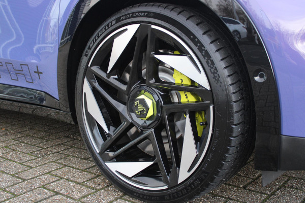 Abarth 600e SCORPIONISSIMA 280PK 54 kWh | SABELT PERFROMANCE SPORTOELEN/BEKLEDING | ENGINE SOUND GENERATOR | PACK DESIGN SCORPIONISSIMA | PACK TECH SCORPIONISSIMA | PACK WINTER (STOEL VERWARMING/VOORRUITVERWARMING) | PACK SCORPION | 20" LICHTMETALEN VELGEN | ABARTH BODYKIT | 360° PARKEERSENSOREN | REMKLAUWEN GROEN | ELEKTRISCH BEDIENBARE BESTUURDERSSTOEL | AMBIANCE INTERIEUR VERLICHTING | ACHTERUITRIJ CAMERA | ADAPTIVE CRUISE CONTROL | DRAADLOZE APPLE CARPLAY/ANDROID AUTO | DODEHOEK DETECTIE | DC SNELLAAD FUNCTIE | DRAADLOZE APPLE CARPLAY/ANDROID AUTO | ELEKTRISCH BEDIENBARE ACHTE