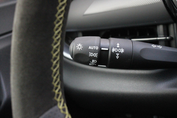 Abarth 600e SCORPIONISSIMA 280PK 54 kWh | SABELT PERFROMANCE SPORTOELEN/BEKLEDING | ENGINE SOUND GENERATOR | PACK DESIGN SCORPIONISSIMA | PACK TECH SCORPIONISSIMA | PACK WINTER (STOEL VERWARMING/VOORRUITVERWARMING) | PACK SCORPION | 20" LICHTMETALEN VELGEN | ABARTH BODYKIT | 360° PARKEERSENSOREN | REMKLAUWEN GROEN | ELEKTRISCH BEDIENBARE BESTUURDERSSTOEL | AMBIANCE INTERIEUR VERLICHTING | ACHTERUITRIJ CAMERA | ADAPTIVE CRUISE CONTROL | DRAADLOZE APPLE CARPLAY/ANDROID AUTO | DODEHOEK DETECTIE | DC SNELLAAD FUNCTIE | DRAADLOZE APPLE CARPLAY/ANDROID AUTO | ELEKTRISCH BEDIENBARE ACHTE