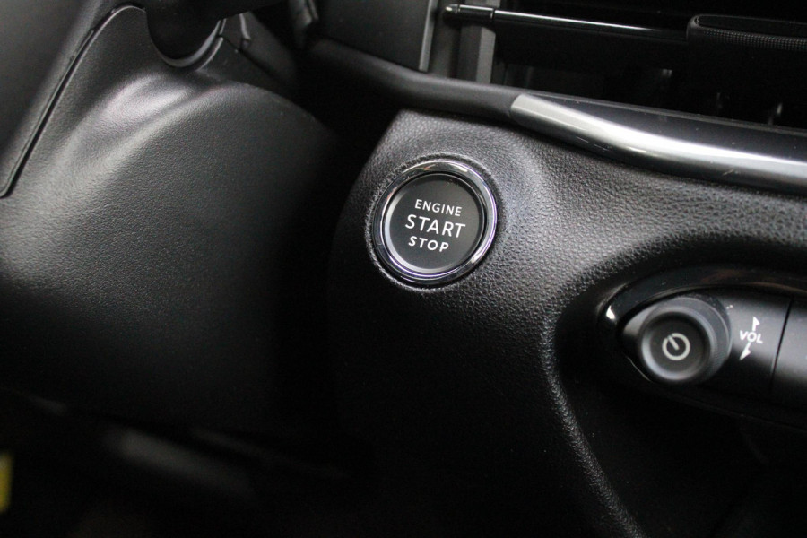 Abarth 600e SCORPIONISSIMA 280PK 54 kWh | SABELT PERFROMANCE SPORTOELEN/BEKLEDING | ENGINE SOUND GENERATOR | PACK DESIGN SCORPIONISSIMA | PACK TECH SCORPIONISSIMA | PACK WINTER (STOEL VERWARMING/VOORRUITVERWARMING) | PACK SCORPION | 20" LICHTMETALEN VELGEN | ABARTH BODYKIT | 360° PARKEERSENSOREN | REMKLAUWEN GROEN | ELEKTRISCH BEDIENBARE BESTUURDERSSTOEL | AMBIANCE INTERIEUR VERLICHTING | ACHTERUITRIJ CAMERA | ADAPTIVE CRUISE CONTROL | DRAADLOZE APPLE CARPLAY/ANDROID AUTO | DODEHOEK DETECTIE | DC SNELLAAD FUNCTIE | DRAADLOZE APPLE CARPLAY/ANDROID AUTO | ELEKTRISCH BEDIENBARE ACHTE