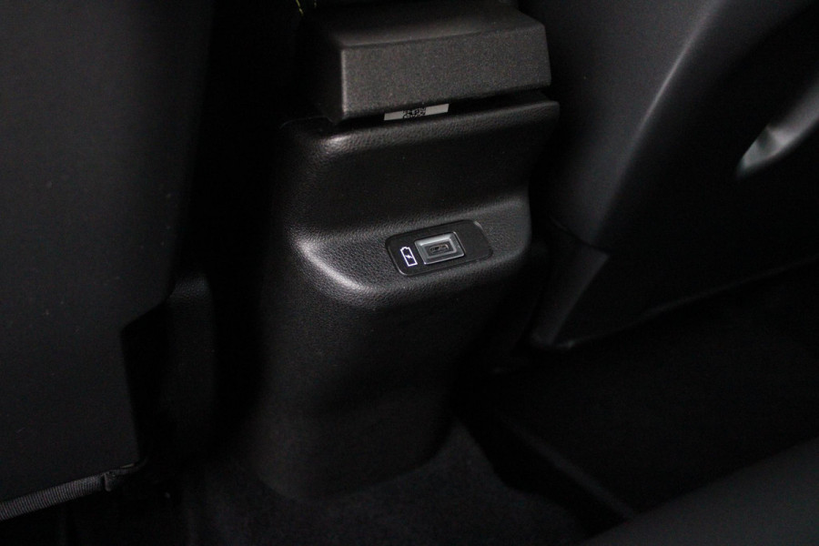 Abarth 600e SCORPIONISSIMA 280PK 54 kWh | SABELT PERFROMANCE SPORTOELEN/BEKLEDING | ENGINE SOUND GENERATOR | PACK DESIGN SCORPIONISSIMA | PACK TECH SCORPIONISSIMA | PACK WINTER (STOEL VERWARMING/VOORRUITVERWARMING) | PACK SCORPION | 20" LICHTMETALEN VELGEN | ABARTH BODYKIT | 360° PARKEERSENSOREN | REMKLAUWEN GROEN | ELEKTRISCH BEDIENBARE BESTUURDERSSTOEL | AMBIANCE INTERIEUR VERLICHTING | ACHTERUITRIJ CAMERA | ADAPTIVE CRUISE CONTROL | DRAADLOZE APPLE CARPLAY/ANDROID AUTO | DODEHOEK DETECTIE | DC SNELLAAD FUNCTIE | DRAADLOZE APPLE CARPLAY/ANDROID AUTO | ELEKTRISCH BEDIENBARE ACHTE