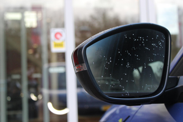 Abarth 600e SCORPIONISSIMA 280PK 54 kWh | SABELT PERFROMANCE SPORTOELEN/BEKLEDING | ENGINE SOUND GENERATOR | PACK DESIGN SCORPIONISSIMA | PACK TECH SCORPIONISSIMA | PACK WINTER (STOEL VERWARMING/VOORRUITVERWARMING) | PACK SCORPION | 20" LICHTMETALEN VELGEN | ABARTH BODYKIT | 360° PARKEERSENSOREN | REMKLAUWEN GROEN | ELEKTRISCH BEDIENBARE BESTUURDERSSTOEL | AMBIANCE INTERIEUR VERLICHTING | ACHTERUITRIJ CAMERA | ADAPTIVE CRUISE CONTROL | DRAADLOZE APPLE CARPLAY/ANDROID AUTO | DODEHOEK DETECTIE | DC SNELLAAD FUNCTIE | DRAADLOZE APPLE CARPLAY/ANDROID AUTO | ELEKTRISCH BEDIENBARE ACHTE