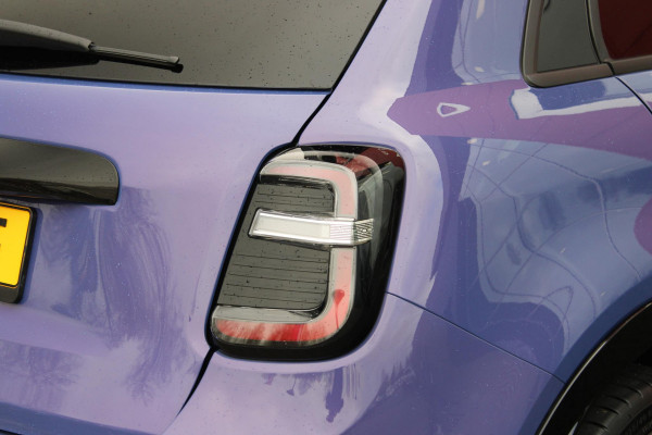 Abarth 600e SCORPIONISSIMA 280PK 54 kWh | SABELT PERFROMANCE SPORTOELEN/BEKLEDING | ENGINE SOUND GENERATOR | PACK DESIGN SCORPIONISSIMA | PACK TECH SCORPIONISSIMA | PACK WINTER (STOEL VERWARMING/VOORRUITVERWARMING) | PACK SCORPION | 20" LICHTMETALEN VELGEN | ABARTH BODYKIT | 360° PARKEERSENSOREN | REMKLAUWEN GROEN | ELEKTRISCH BEDIENBARE BESTUURDERSSTOEL | AMBIANCE INTERIEUR VERLICHTING | ACHTERUITRIJ CAMERA | ADAPTIVE CRUISE CONTROL | DRAADLOZE APPLE CARPLAY/ANDROID AUTO | DODEHOEK DETECTIE | DC SNELLAAD FUNCTIE | DRAADLOZE APPLE CARPLAY/ANDROID AUTO | ELEKTRISCH BEDIENBARE ACHTE