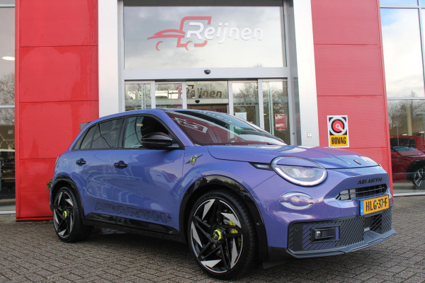 Abarth 600e SCORPIONISSIMA 280PK 54 kWh | SABELT PERFROMANCE SPORTOELEN/BEKLEDING | ENGINE SOUND GENERATOR | PACK DESIGN SCORPIONISSIMA | PACK TECH SCORPIONISSIMA | PACK WINTER (STOEL VERWARMING/VOORRUITVERWARMING) | PACK SCORPION | 20" LICHTMETALEN VELGEN | ABARTH BODYKIT | 360° PARKEERSENSOREN | REMKLAUWEN GROEN | ELEKTRISCH BEDIENBARE BESTUURDERSSTOEL | AMBIANCE INTERIEUR VERLICHTING | ACHTERUITRIJ CAMERA | ADAPTIVE CRUISE CONTROL | DRAADLOZE APPLE CARPLAY/ANDROID AUTO | DODEHOEK DETECTIE | DC SNELLAAD FUNCTIE | DRAADLOZE APPLE CARPLAY/ANDROID AUTO | ELEKTRISCH BEDIENBARE ACHTE