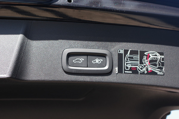 Volvo XC40 1.5 T4 211 PK Recharge Inscription, Panoramadak, Harman/Kardon, 360 Camera