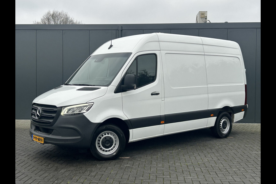 Mercedes-Benz Sprinter 311 CDI RWD 3.5T / L2H2 / UNIEK!! MEMORY EN STOELVERWARMING / TREKHAAK / LED KOPLAMPEN / ECC / CRUISE / NAVI / CAMERA / 3-ZITS /
