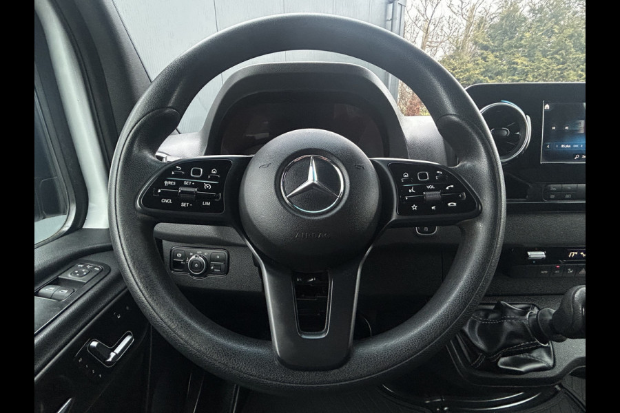 Mercedes-Benz Sprinter 311 CDI RWD 3.5T / L2H2 / UNIEK!! MEMORY EN STOELVERWARMING / TREKHAAK / LED KOPLAMPEN / ECC / CRUISE / NAVI / CAMERA / 3-ZITS /