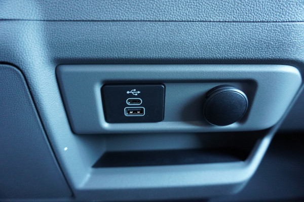 Ford Transit Custom 320L 2.0 TDCI 170PK L2H1 Trend Automaat Schuifdeur L / R Nr. V071 | Airco | Adap.Cruise | Navi | Camera | Blis | Glaslook