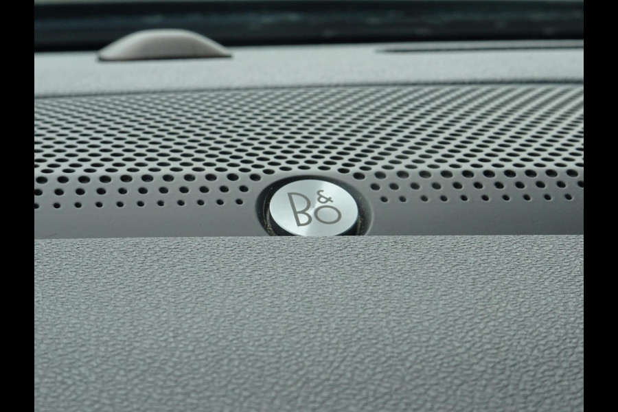 Ford Kuga 2.5 PHEV ST-Line X 225pk Automaat | Adaptieve Cruise | Panorama dak | Achteruitrijcamera | Elektrische achterklep | Navigatie | B & O Sound