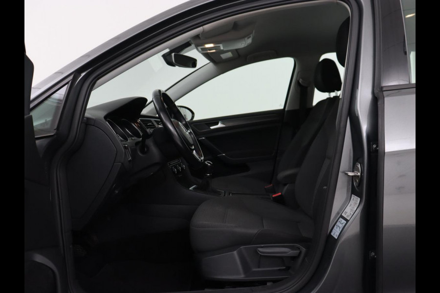 Volkswagen Golf 1.0 TSI Comfortline | Trekhaak | Adaptive cruise | Navigatie | 18'' | Climate control | Parkeerhulp | Bluetooth