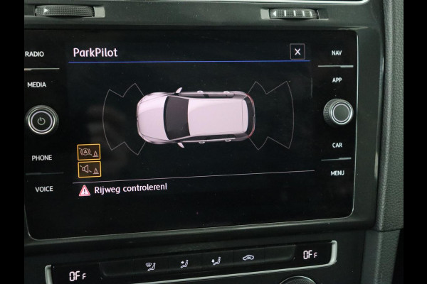 Volkswagen Golf 1.0 TSI Comfortline | Trekhaak | Adaptive cruise | Navigatie | 18'' | Climate control | Parkeerhulp | Bluetooth