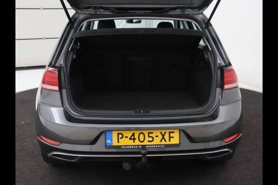 Volkswagen Golf 1.0 TSI Comfortline | Trekhaak | Adaptive cruise | Navigatie | 18'' | Climate control | Parkeerhulp | Bluetooth