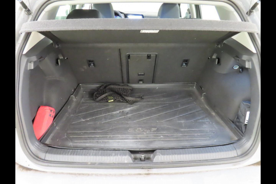 Volkswagen Golf 1.0 eTSI Life Business Airco Climatronic Elektr. ERGO Comfortstoelen Adaptive Cruise Control PDC VA Full LED Stoel/Stuurverwarming Sfeerverlichting