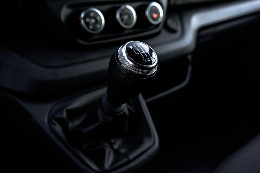 Renault Trafic Blue dCi 150PK | L2H1 | 9-Zits | IN BPM/BTW | LED | Canera | Navi | Zijschuifdeur R+L | Cruise | Airco | PDC | Euro 6