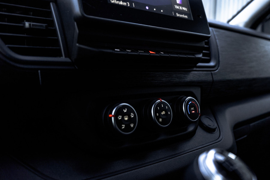 Renault Trafic Blue dCi 150PK | L2H1 | 9-Zits | IN BPM/BTW | LED | Canera | Navi | Zijschuifdeur R+L | Cruise | Airco | PDC | Euro 6