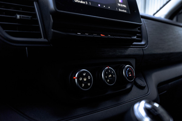 Renault Trafic Blue dCi 150PK | L2H1 | 9-Zits | IN BPM/BTW | LED | Canera | Navi | Zijschuifdeur R+L | Cruise | Airco | PDC | Euro 6