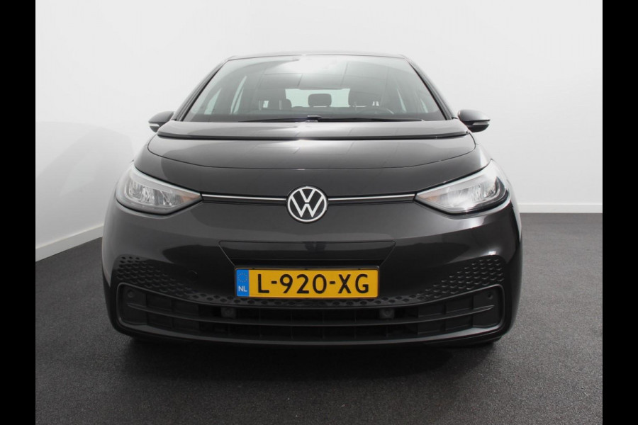 Volkswagen ID.3 Life 58 kWh Climate control Navigatie Cruise control Parkeersensoren voor + achter LED Voorstoelen verwarmd Apple Carplay/ Android Auto