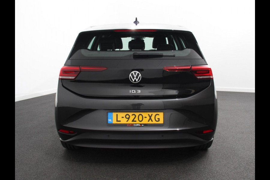 Volkswagen ID.3 Life 58 kWh Climate control Navigatie Cruise control Parkeersensoren voor + achter LED Voorstoelen verwarmd Apple Carplay/ Android Auto