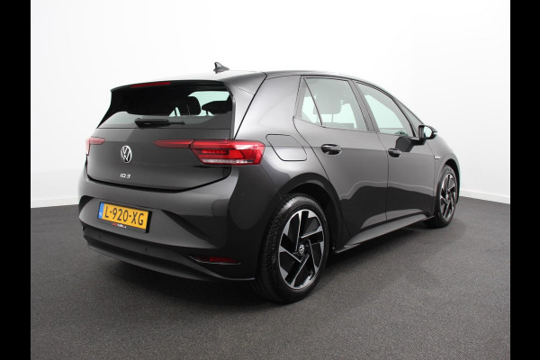 Volkswagen ID.3 Life 58 kWh Climate control Navigatie Cruise control Parkeersensoren voor + achter LED Voorstoelen verwarmd Apple Carplay/ Android Auto