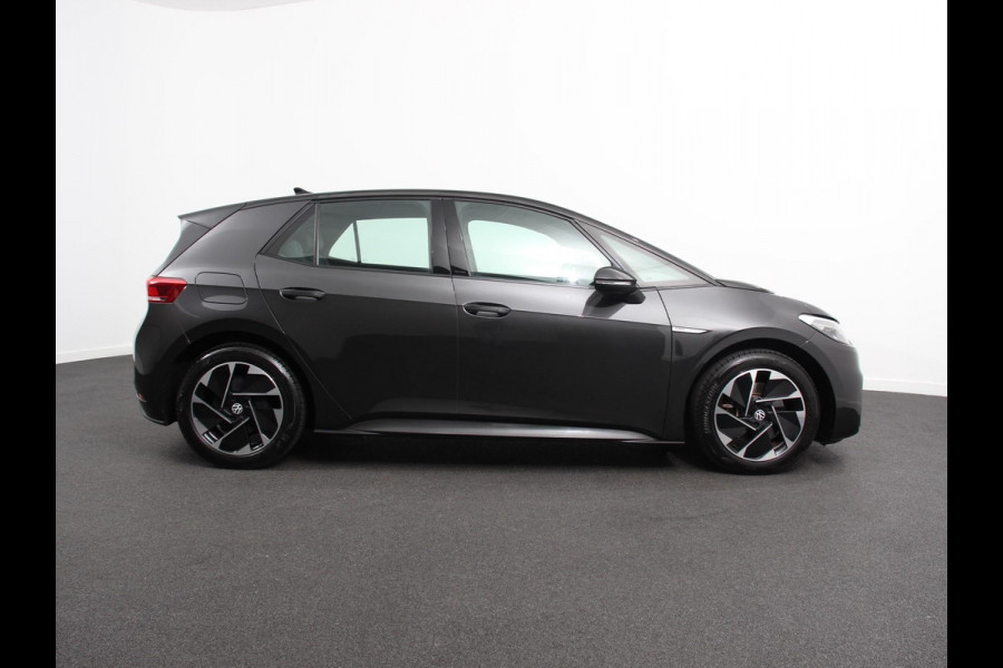 Volkswagen ID.3 Life 58 kWh Climate control Navigatie Cruise control Parkeersensoren voor + achter LED Voorstoelen verwarmd Apple Carplay/ Android Auto