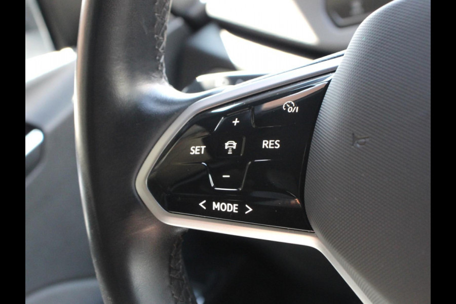 Volkswagen ID.3 Life 58 kWh Climate control Navigatie Cruise control Parkeersensoren voor + achter LED Voorstoelen verwarmd Apple Carplay/ Android Auto