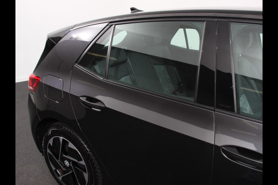 Volkswagen ID.3 Life 58 kWh Climate control Navigatie Cruise control Parkeersensoren voor + achter LED Voorstoelen verwarmd Apple Carplay/ Android Auto