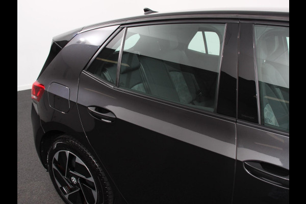 Volkswagen ID.3 Life 58 kWh Climate control Navigatie Cruise control Parkeersensoren voor + achter LED Voorstoelen verwarmd Apple Carplay/ Android Auto