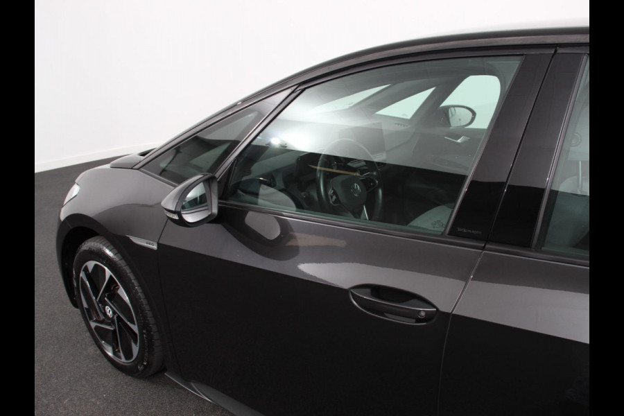 Volkswagen ID.3 Life 58 kWh Climate control Navigatie Cruise control Parkeersensoren voor + achter LED Voorstoelen verwarmd Apple Carplay/ Android Auto