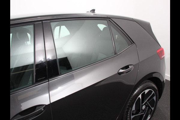 Volkswagen ID.3 Life 58 kWh Climate control Navigatie Cruise control Parkeersensoren voor + achter LED Voorstoelen verwarmd Apple Carplay/ Android Auto