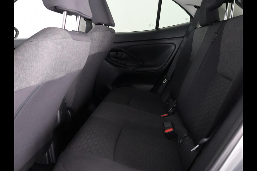 Toyota Yaris Cross 1.5 HYBRID BI-TONE PACK GARANTIE 2-2034 ! CLIMA.CRUISE ADAPTIEF. PARKEER CAMERA.